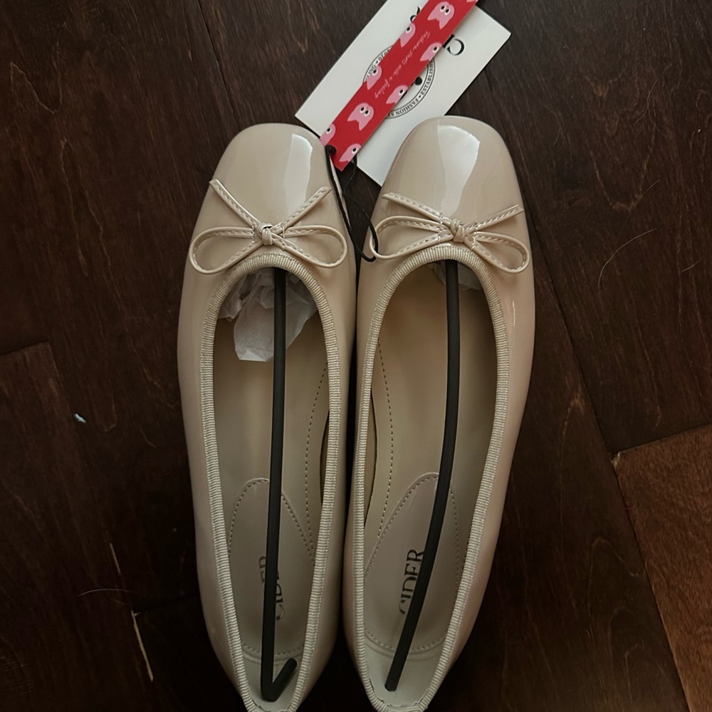 Cider BRAND NEW Beige Bow Flats